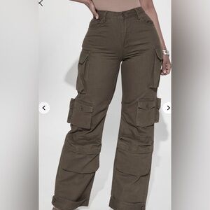 Fashion Nova Weekender Wide Leg Cargo -Olive Size Small